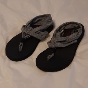 Sketchers yoga foam sandal 7.5